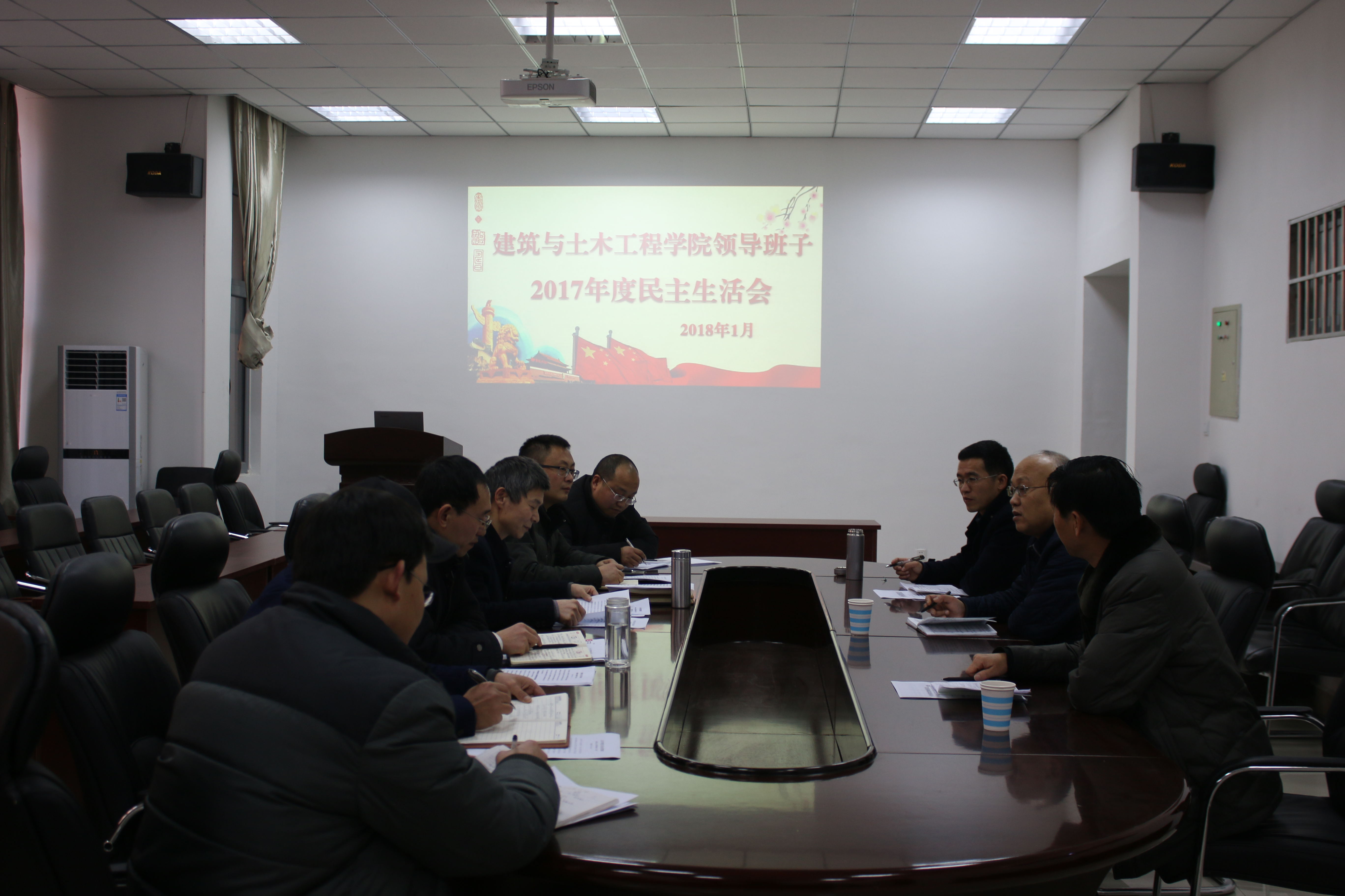 校纪委书记龚立新参加指导冰球突破mg正规官网2017年度民主生活会.jpg