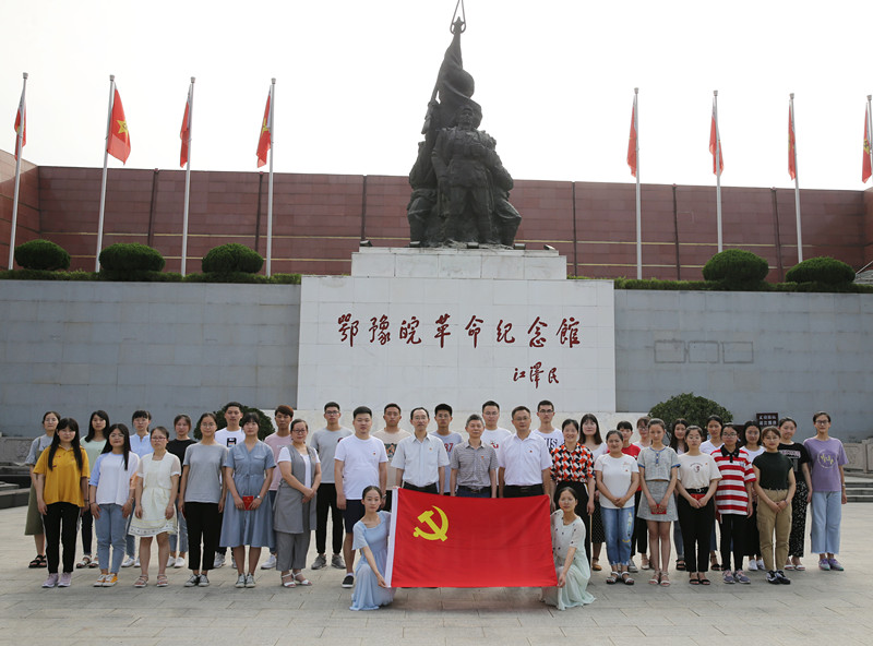 冰球突破mg正规官网“不忘初心 牢记使命”七一主题党日活动_副本.jpg
